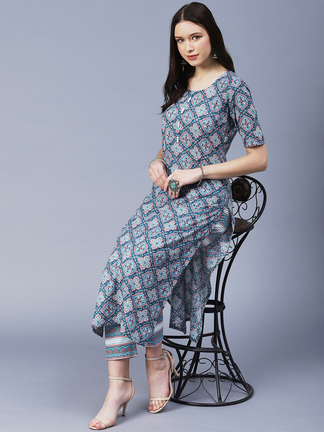 

KALINI Women Floral Printed Kurta With Trousers, Grey