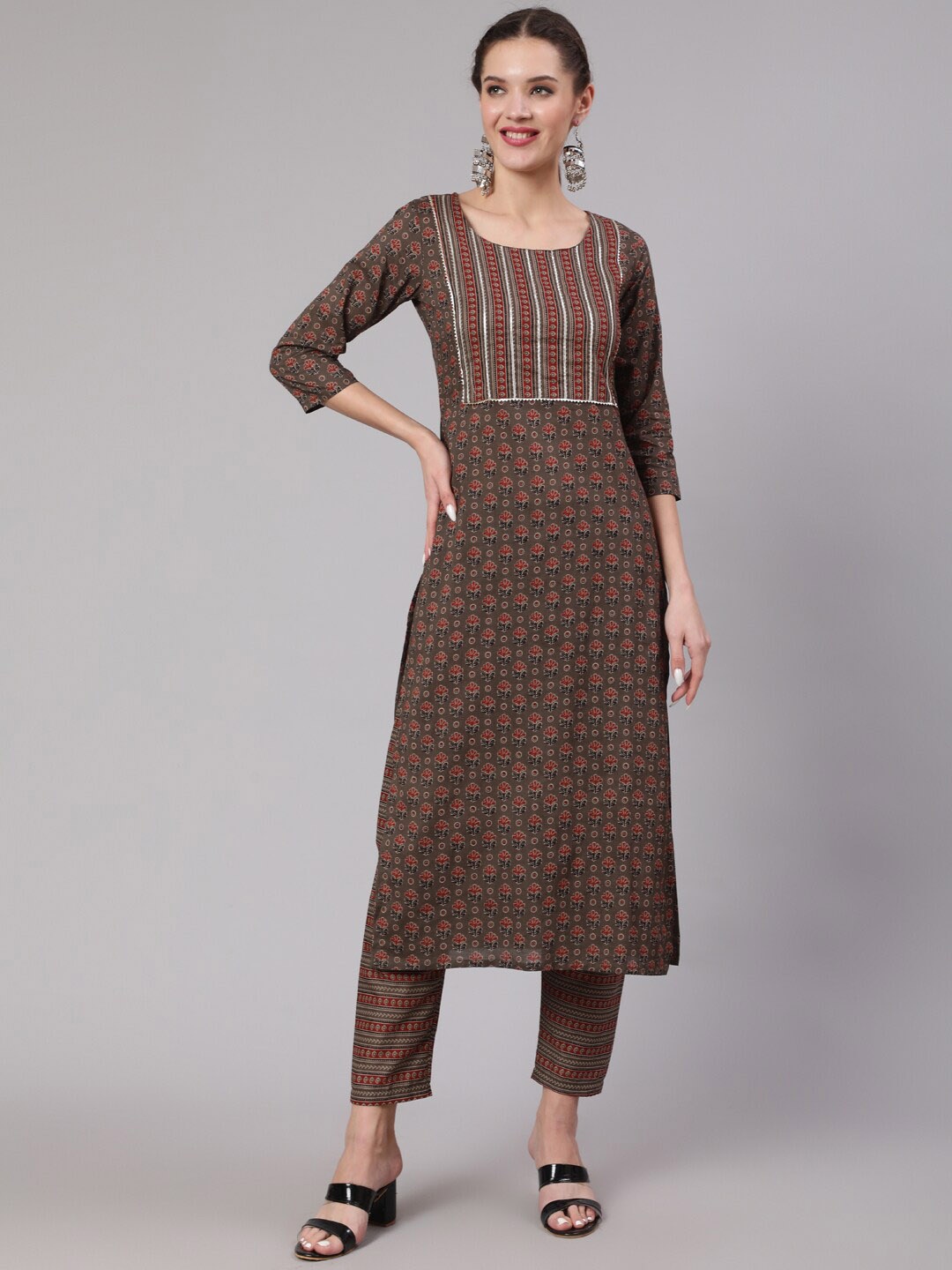 

Nayo Women Ethnic Motifs Printed Gotta Patti Pure Cotton Kurta With Trousers, Taupe
