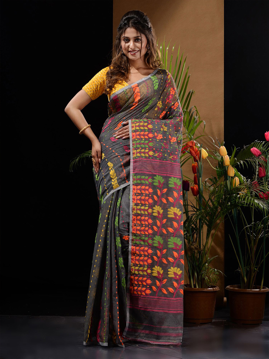 

Charukriti Floral Silk Cotton Jamdani Saree, Grey