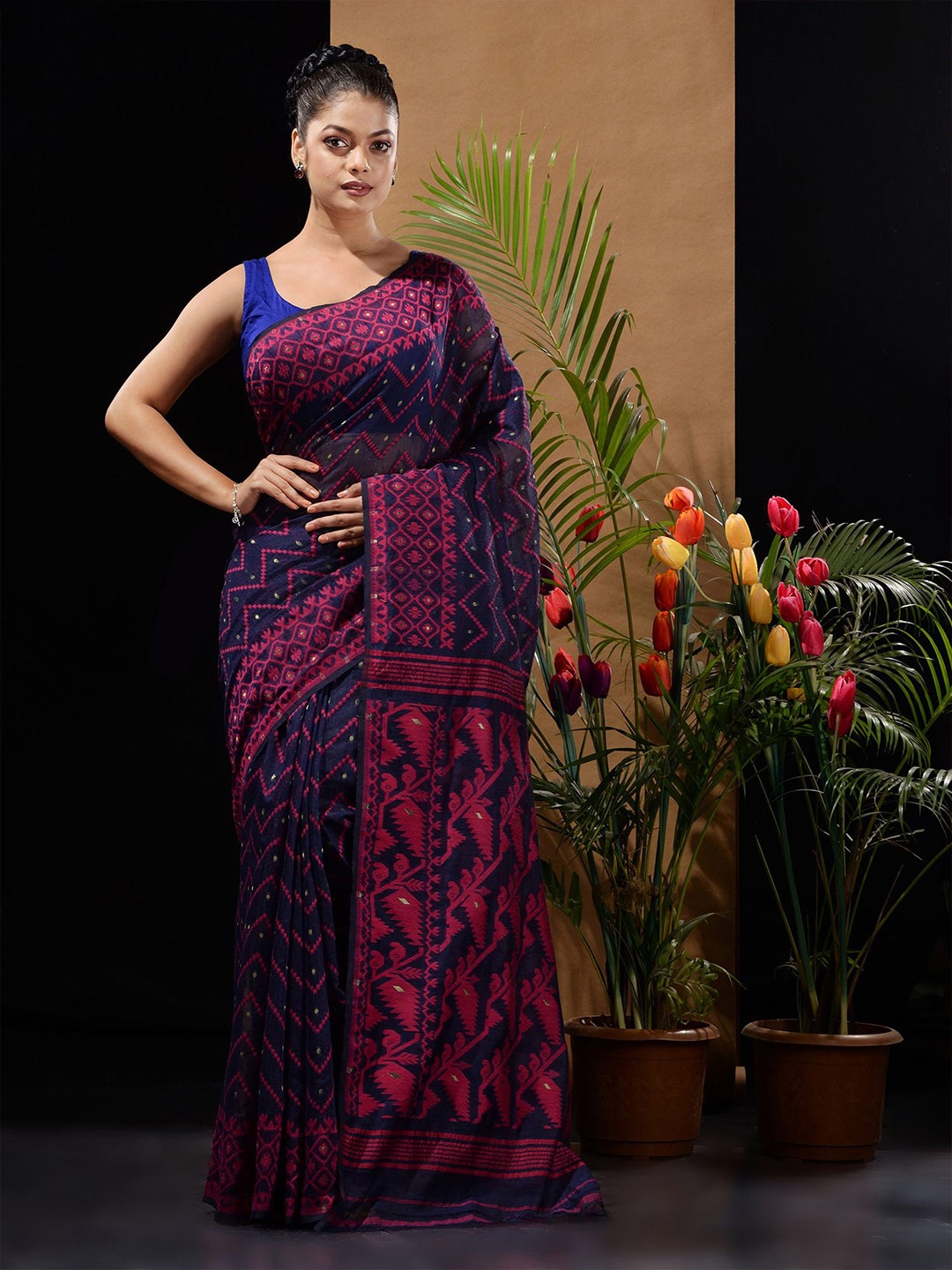 

Charukriti Woven Design Silk Cotton Jamdani Saree, Navy blue
