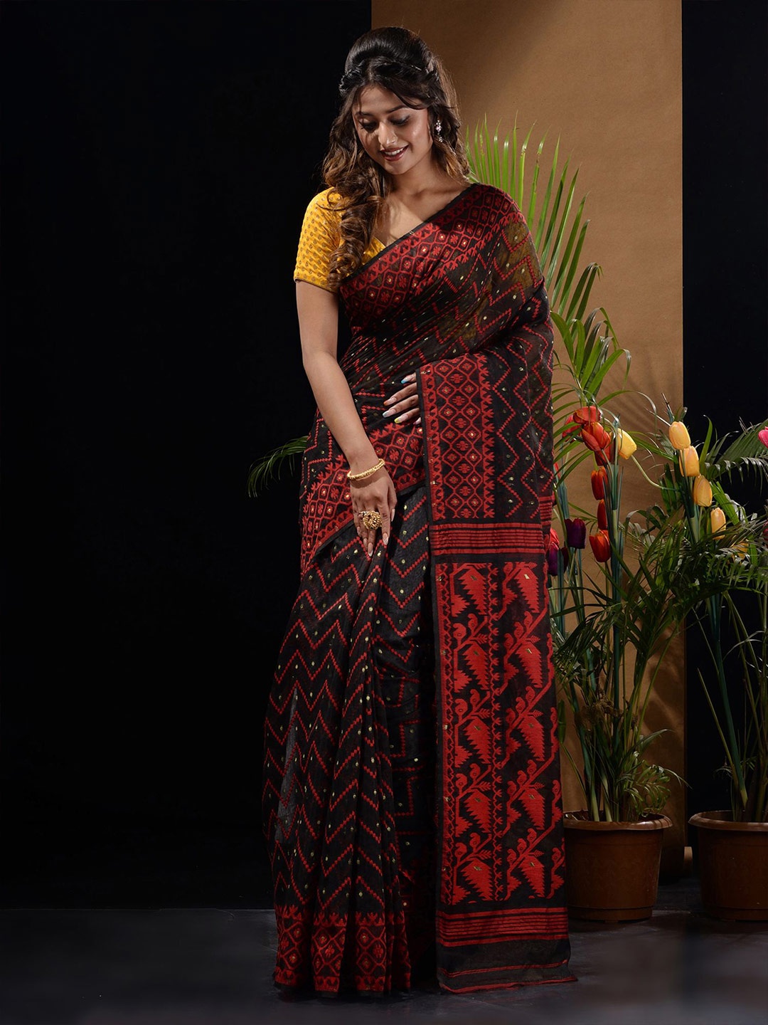 

Charukriti Woven Design Silk Cotton Jamdani Saree, Black