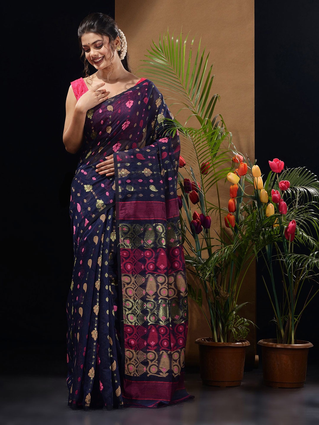 

Charukriti Woven Design Jamdani Saree, Navy blue