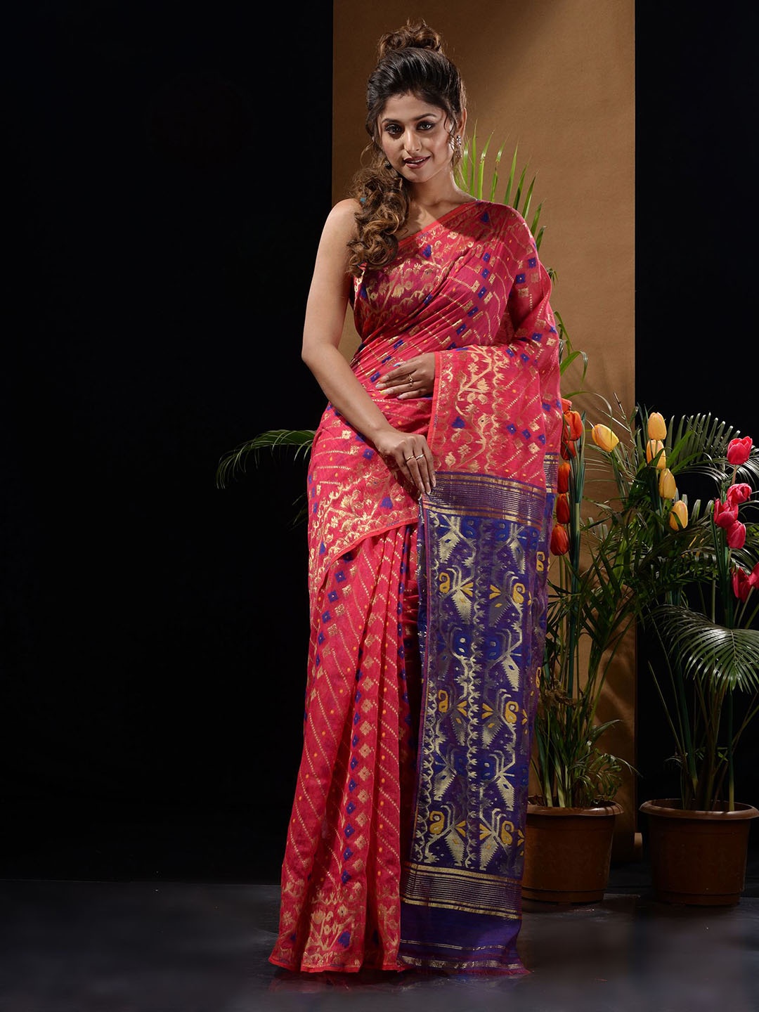 

Charukriti Woven Design Silk Cotton Jamdani Saree, Pink