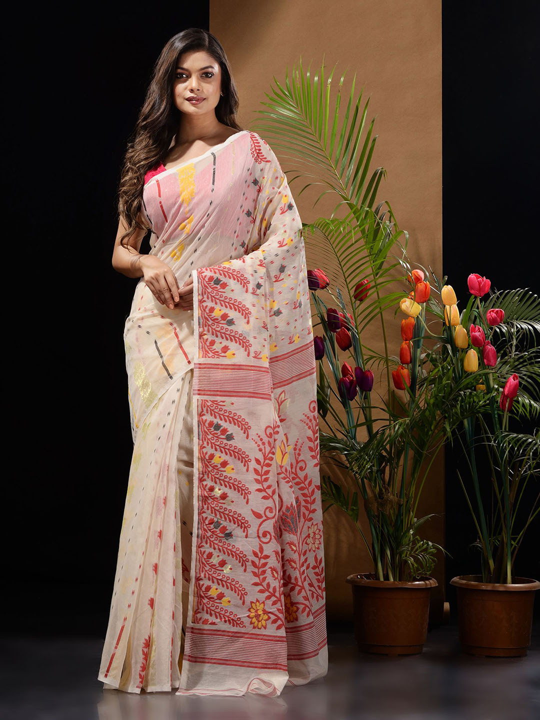 

Charukriti Off White & Red Woven Design Silk Cotton Jamdani Saree