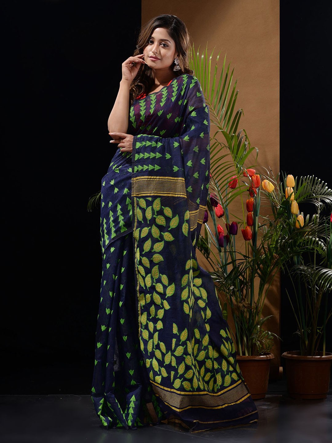 

Charukriti Woven Design Silk Cotton Jamdani Saree, Navy blue