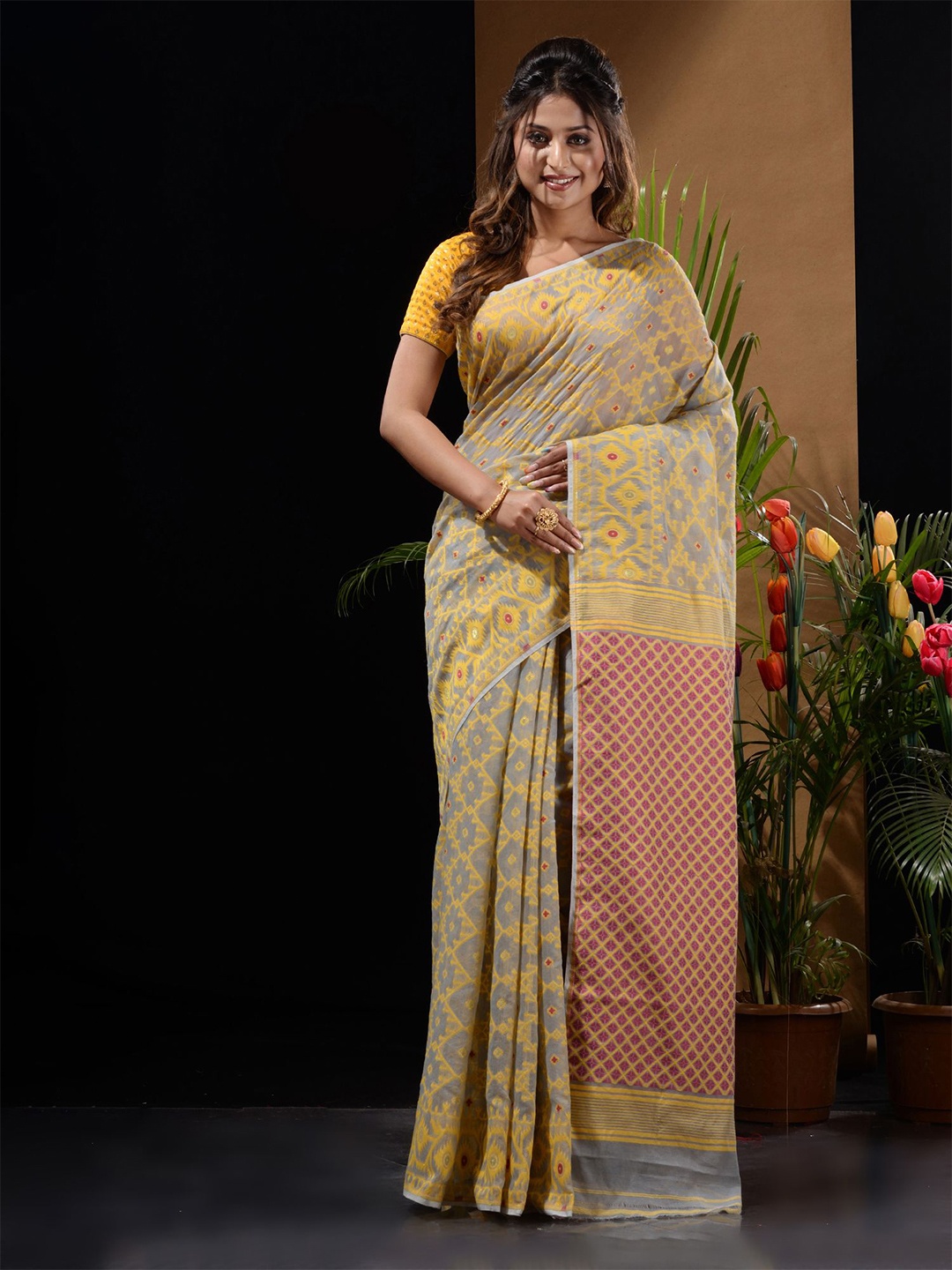 

Charukriti Ethnic Motifs Silk Cotton Jamdani Saree, Grey