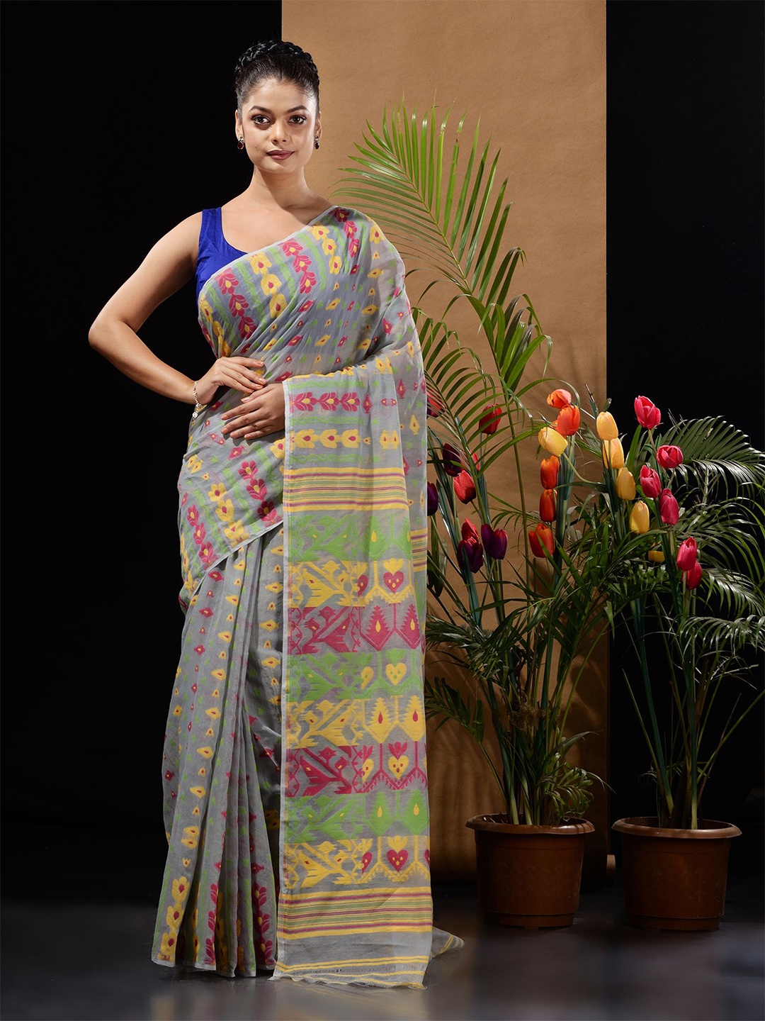 

Charukriti Floral Silk Cotton Jamdani Saree, Grey