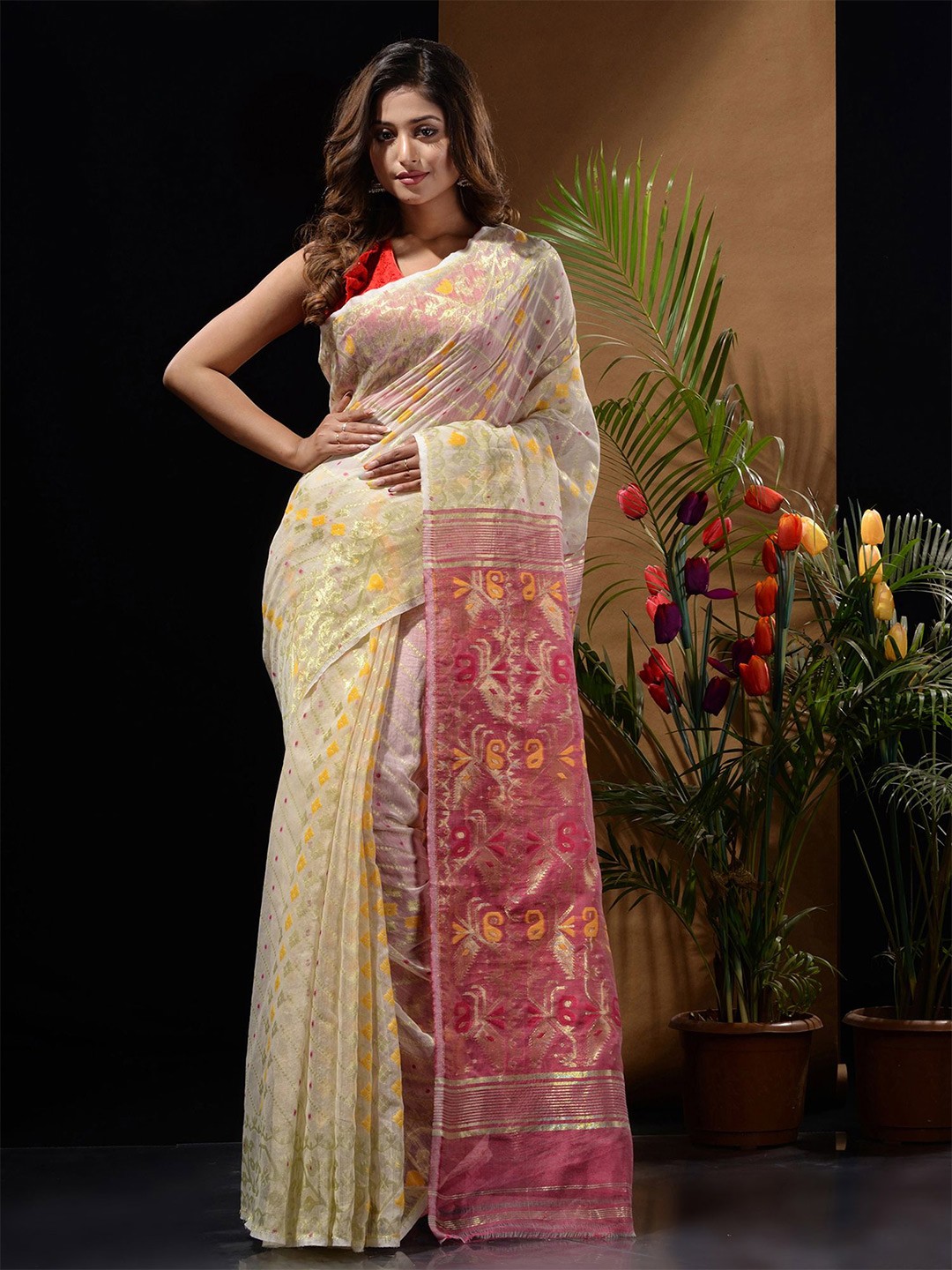 

Charukriti Off White & Pink Ethnic Motifs Silk Cotton Jamdani Saree