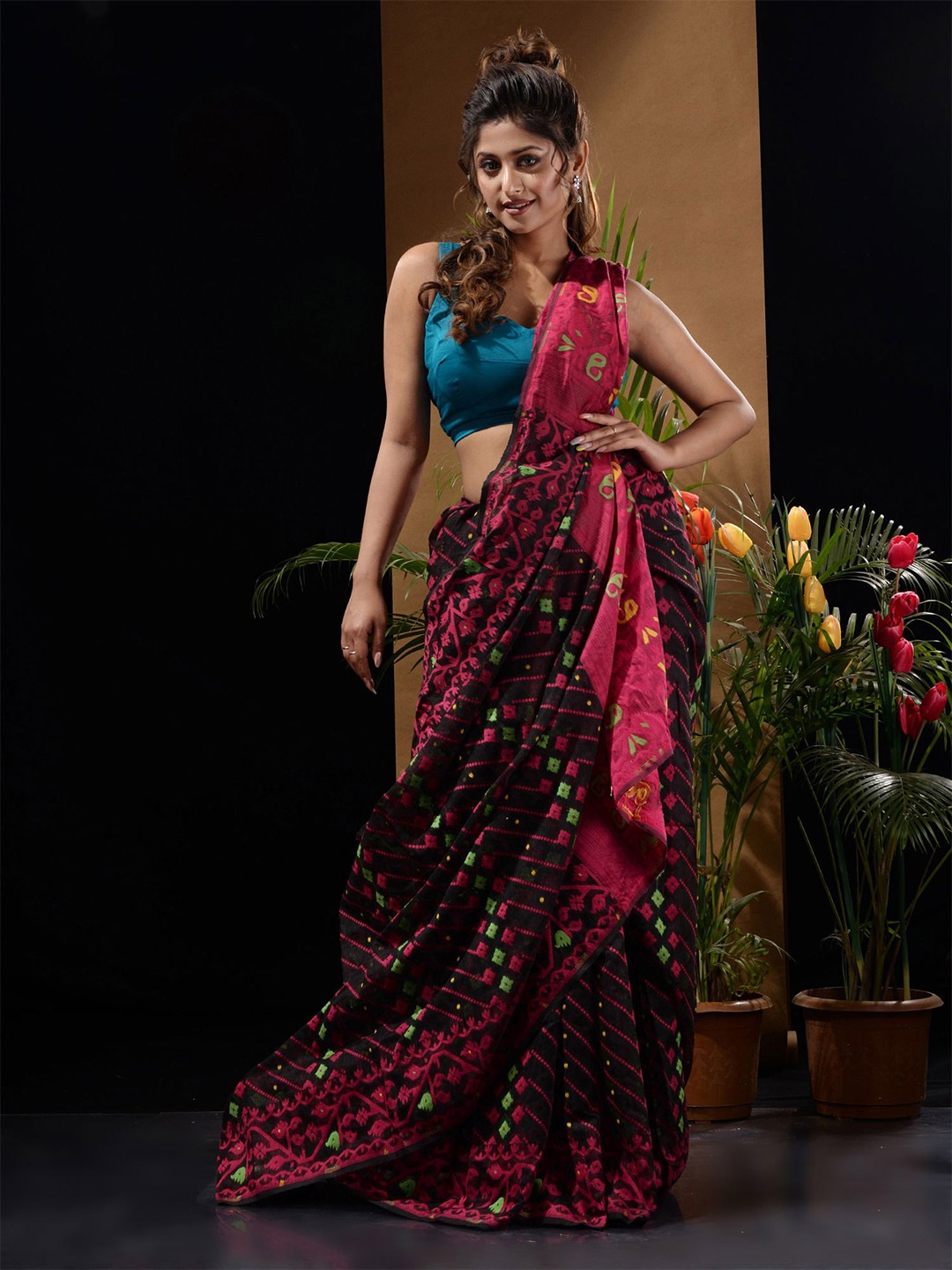 

Charukriti Woven Design Jamdani Saree, Black