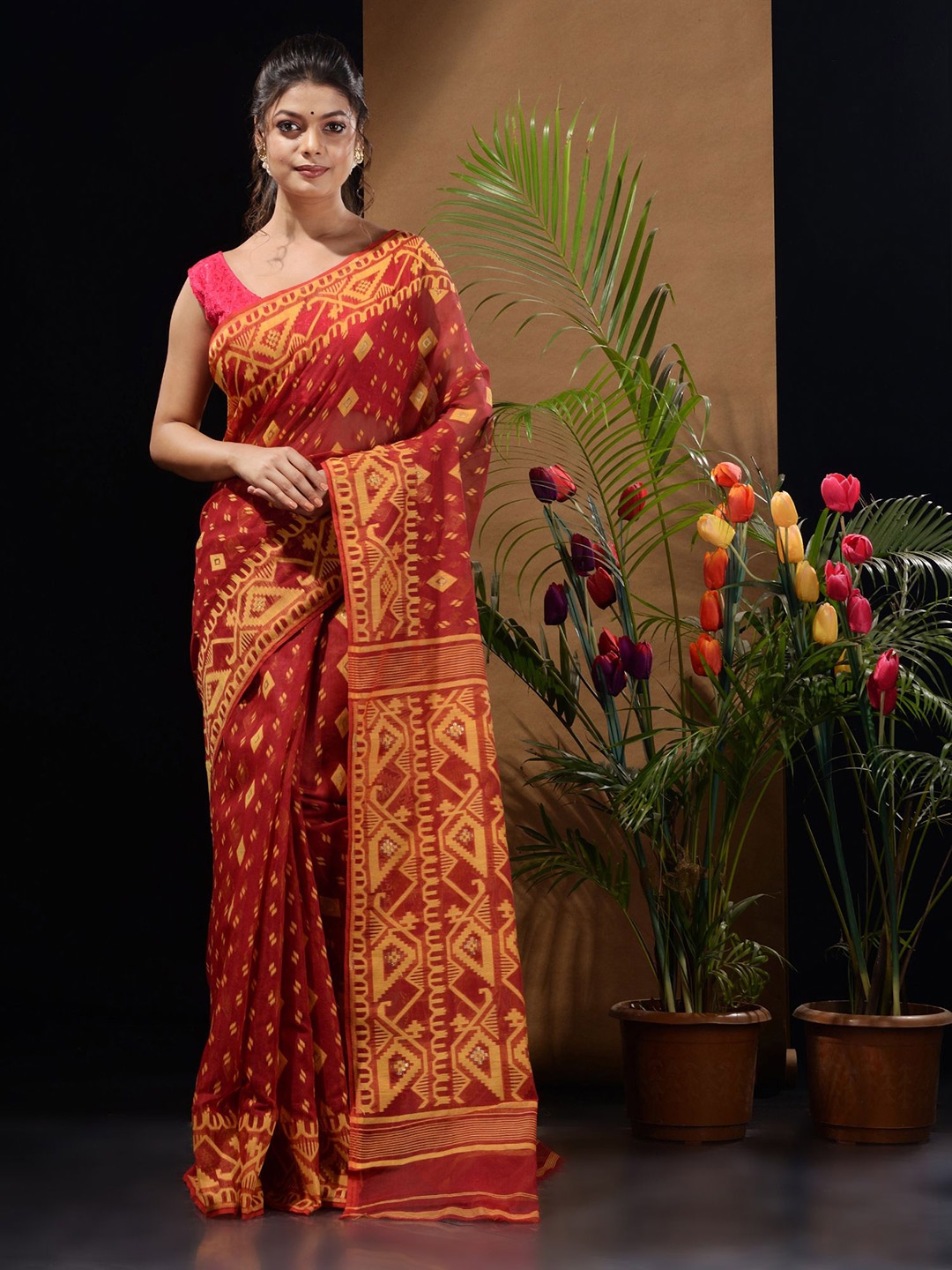 

Charukriti Woven Design Silk Cotton Jamdani Saree, Red