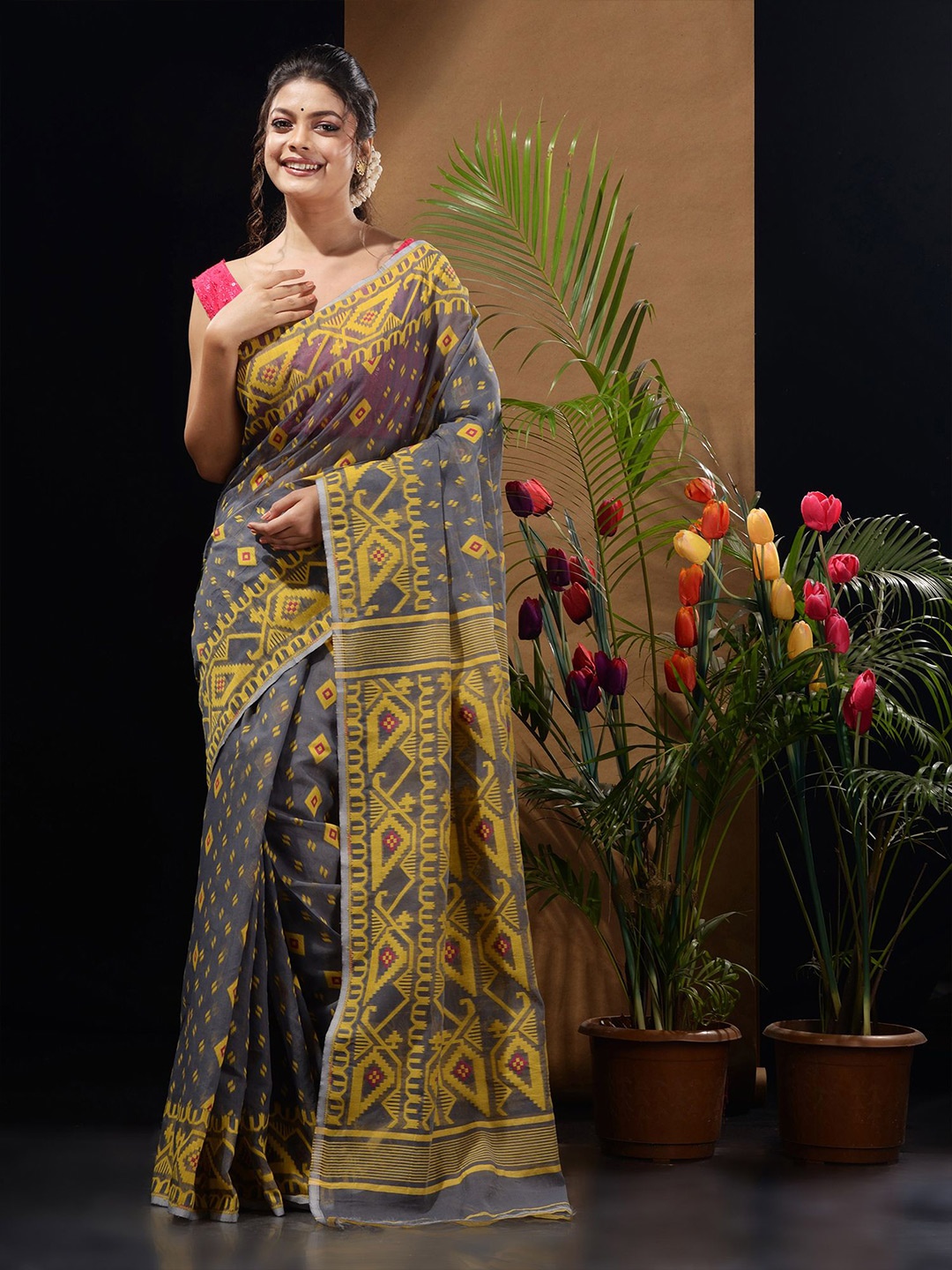 

Charukriti Woven Design Silk Cotton Jamdani Saree, Grey