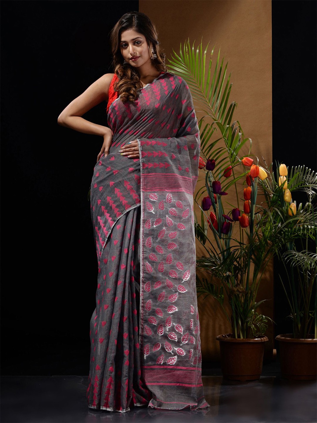 

Charukriti Woven Design Silk Cotton Jamdani Saree, Grey