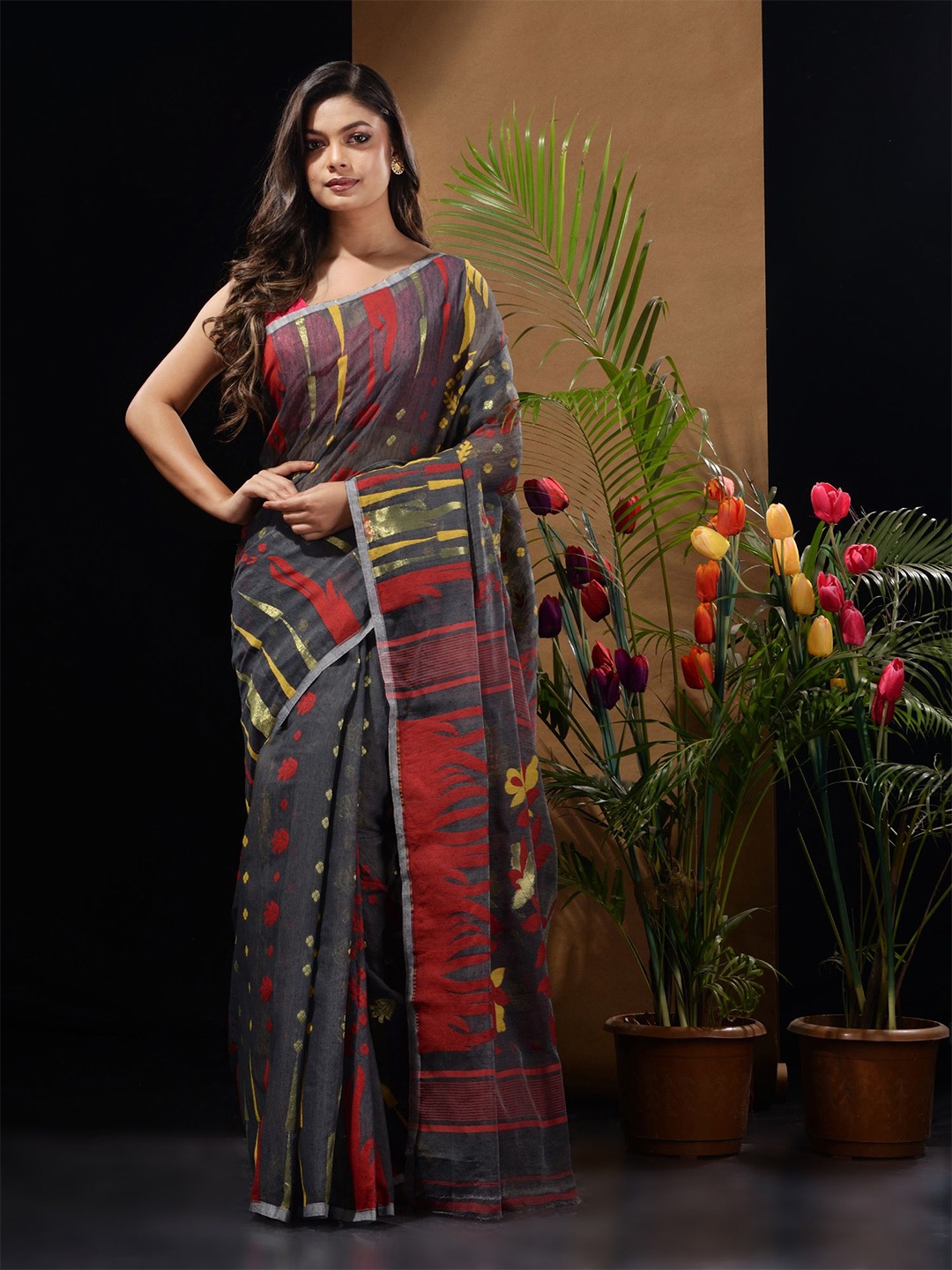 

Charukriti Floral Silk Cotton Jamdani Saree, Grey