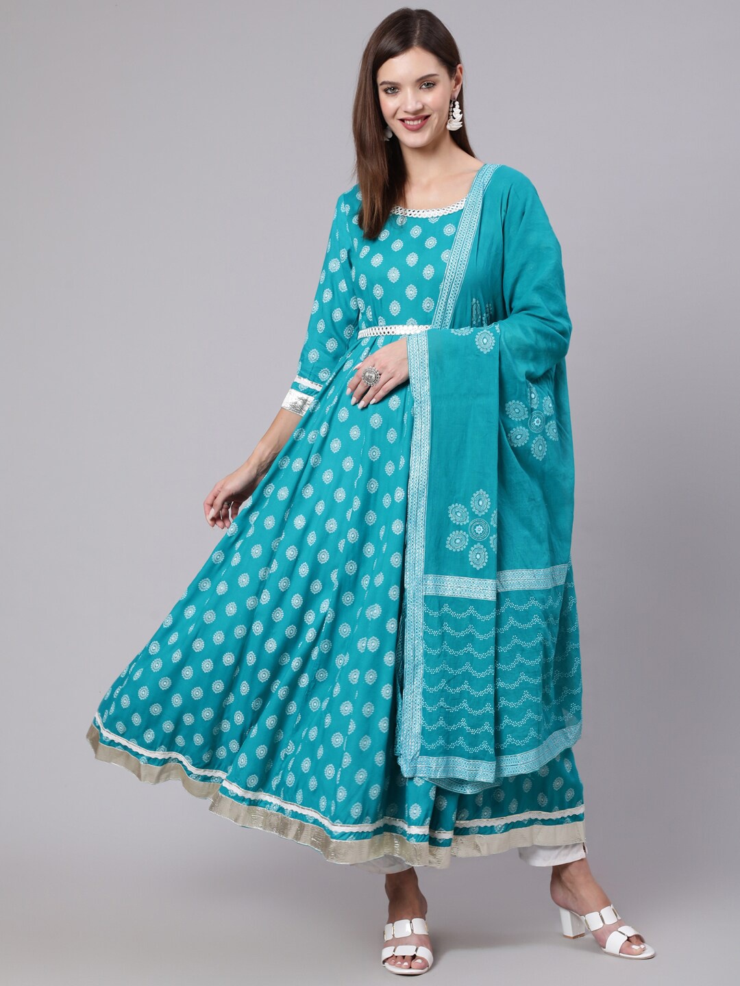 

KIMAYRA Women Ethnic Motifs Printed Mirror Work Anarkali Kurta, Green