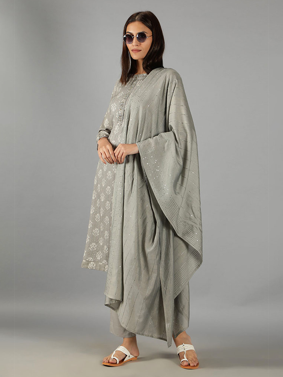 

BARARA ETHNIC Women Floral Printed Sequinned Pure Cotton Kurta with Trousers & Dupatta, Grey