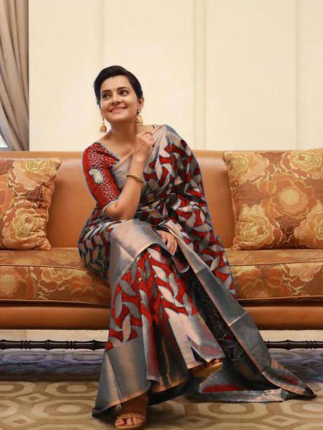 

BESUCHER Woven Design Zari Art Silk Kanjeevaram Saree, Maroon