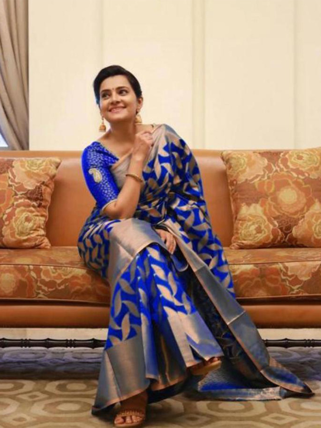 

BESUCHER Woven Design Zari Art Silk Kanjeevaram Saree, Blue