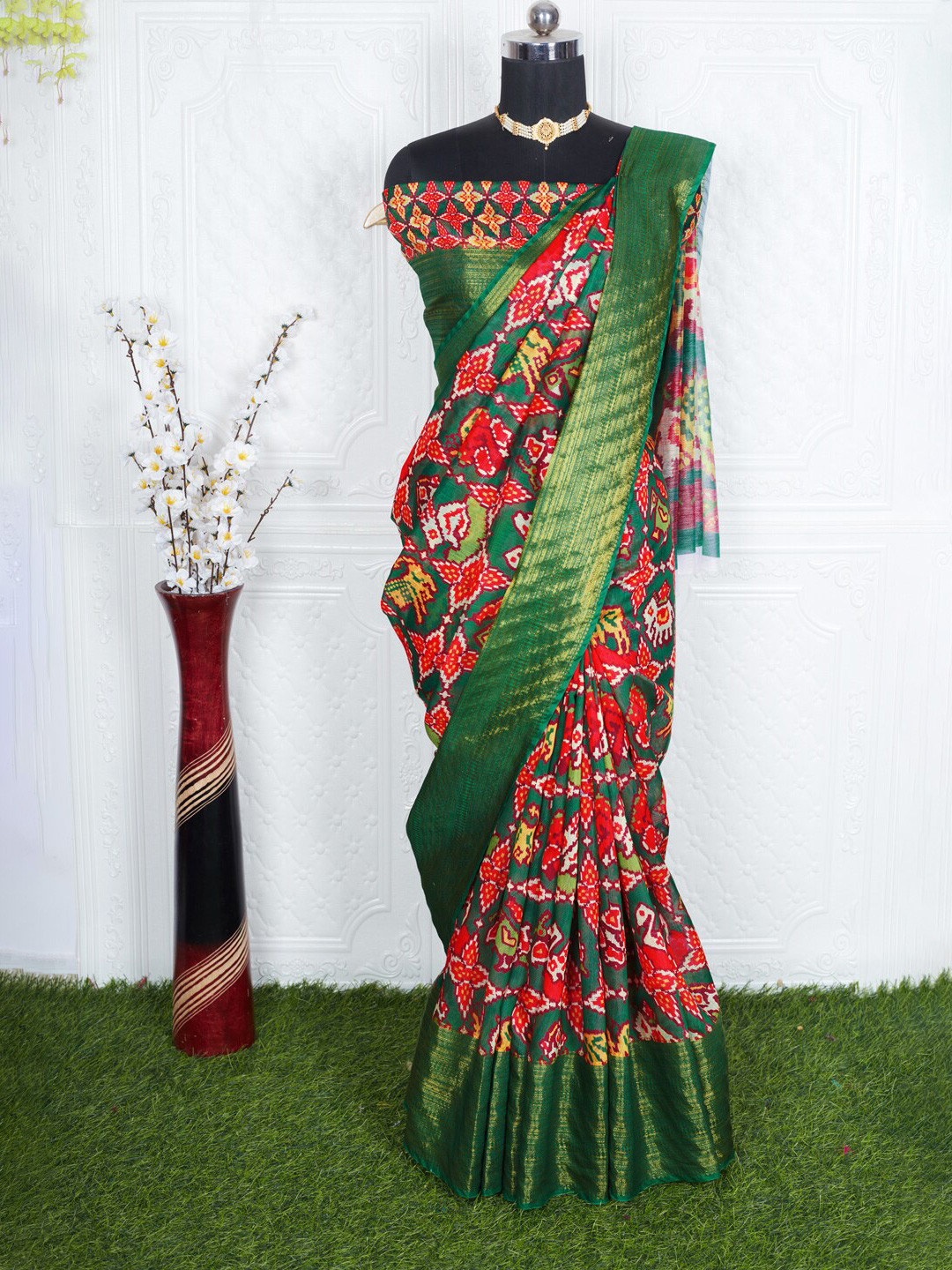 

BESUCHER Printed Zari Silk Cotton Fusion Banarasi Saree, Green