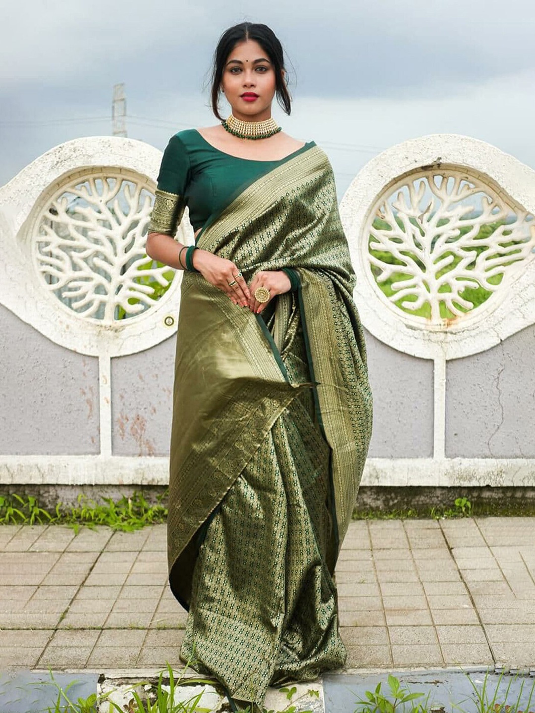 

BESUCHER Ethnic Motifs Zari Silk Blend Fusion Kanjeevaram Saree, Green