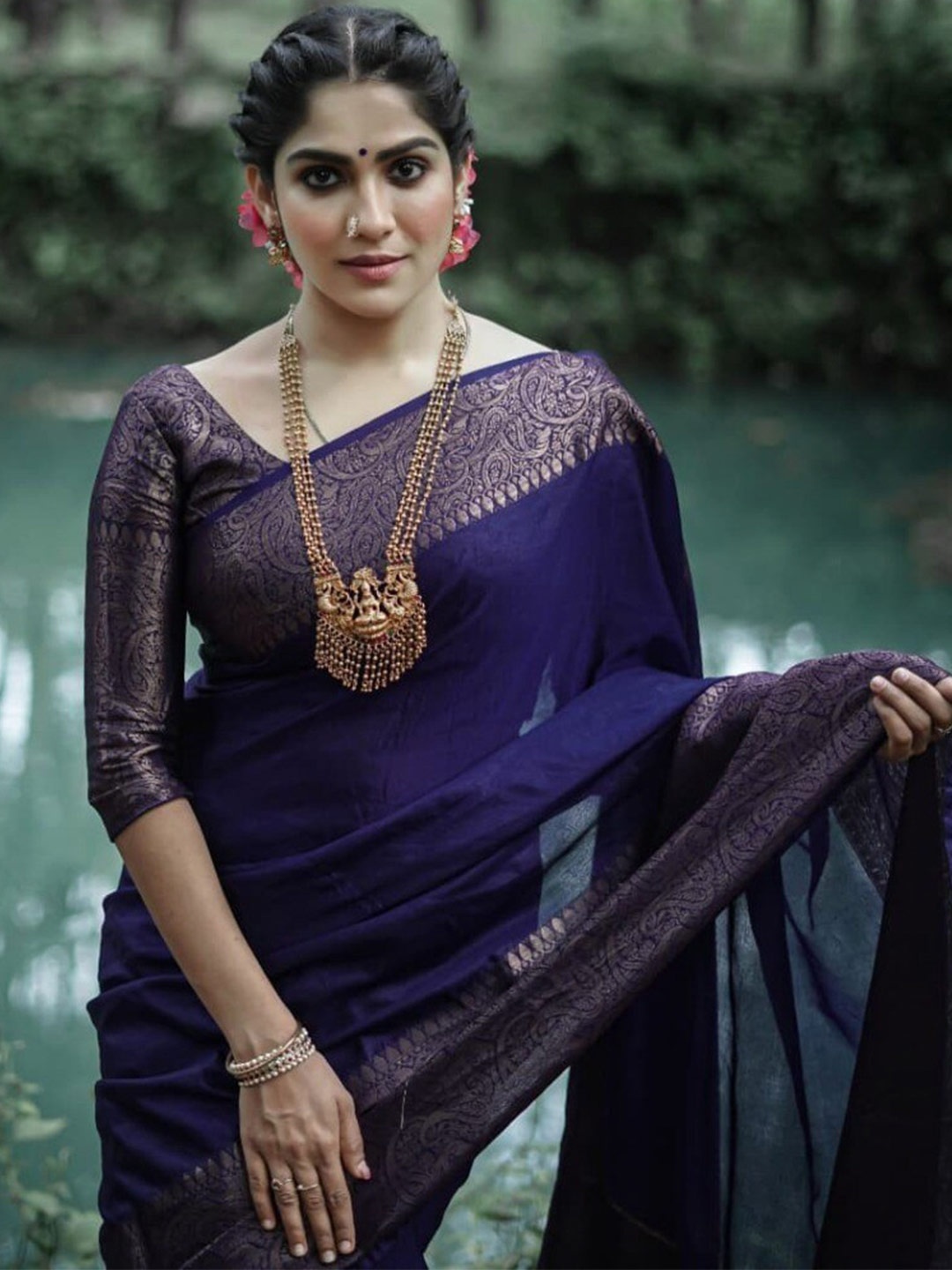 

BESUCHER Woven Design Art Silk Kanjeevaram Saree, Navy blue
