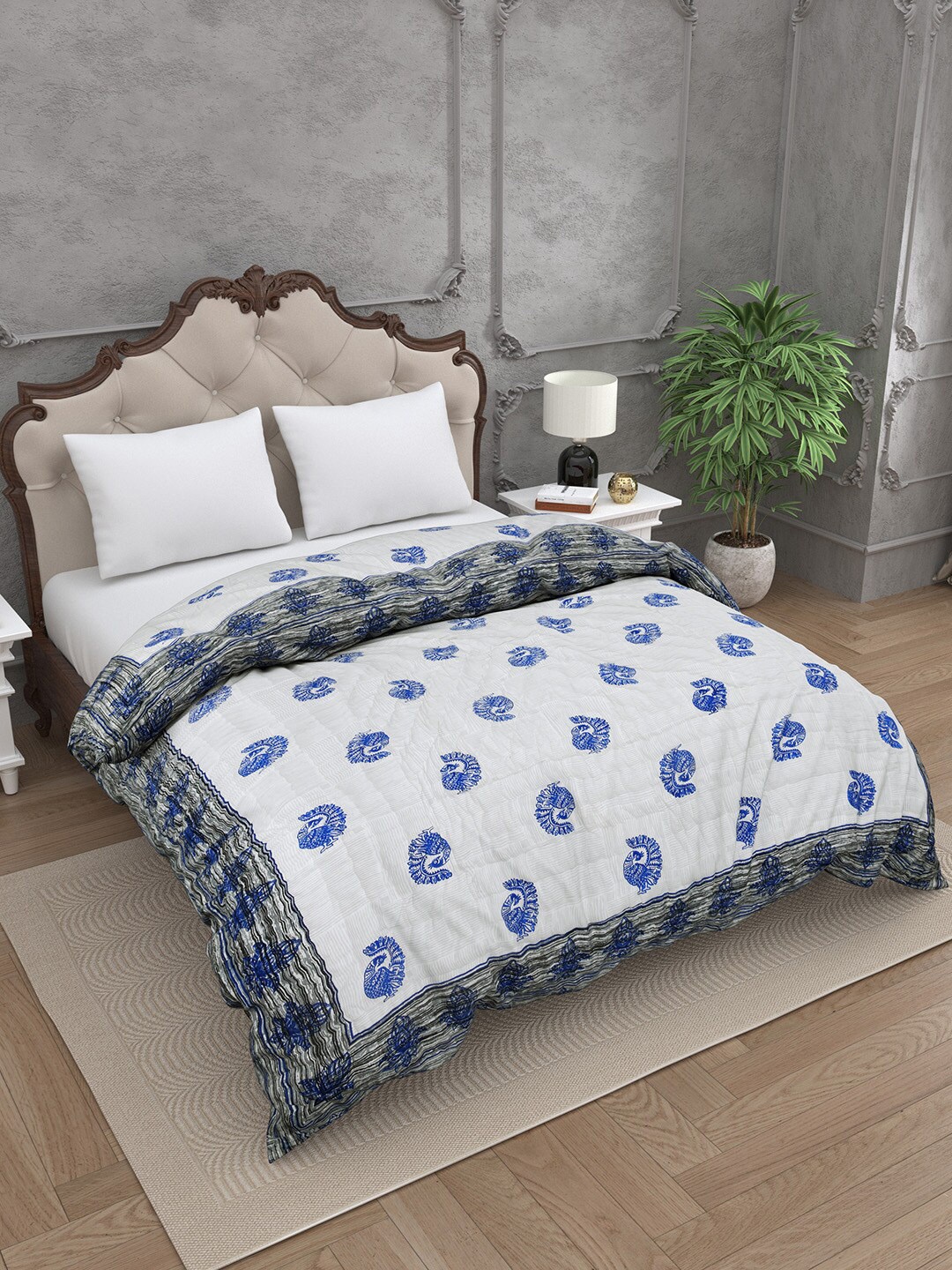 

JAIPUR FABRIC White & Blue Ethnic Motifs Heavy Winter 300 GSM Double Bed Quilt
