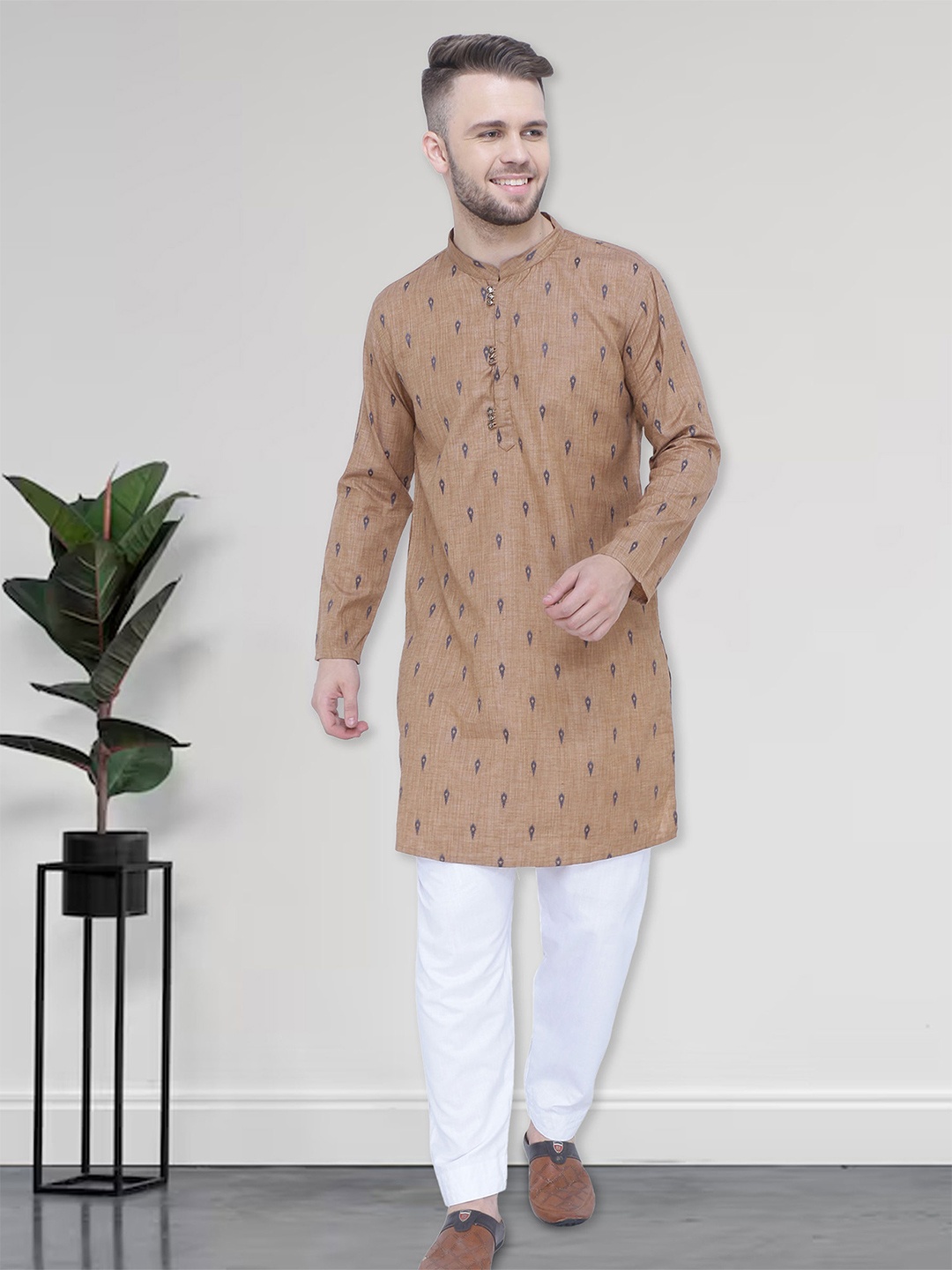 

Kuons Avenue Men Ethnic Motifs Printed Mandarin Collar Kurta, Khaki