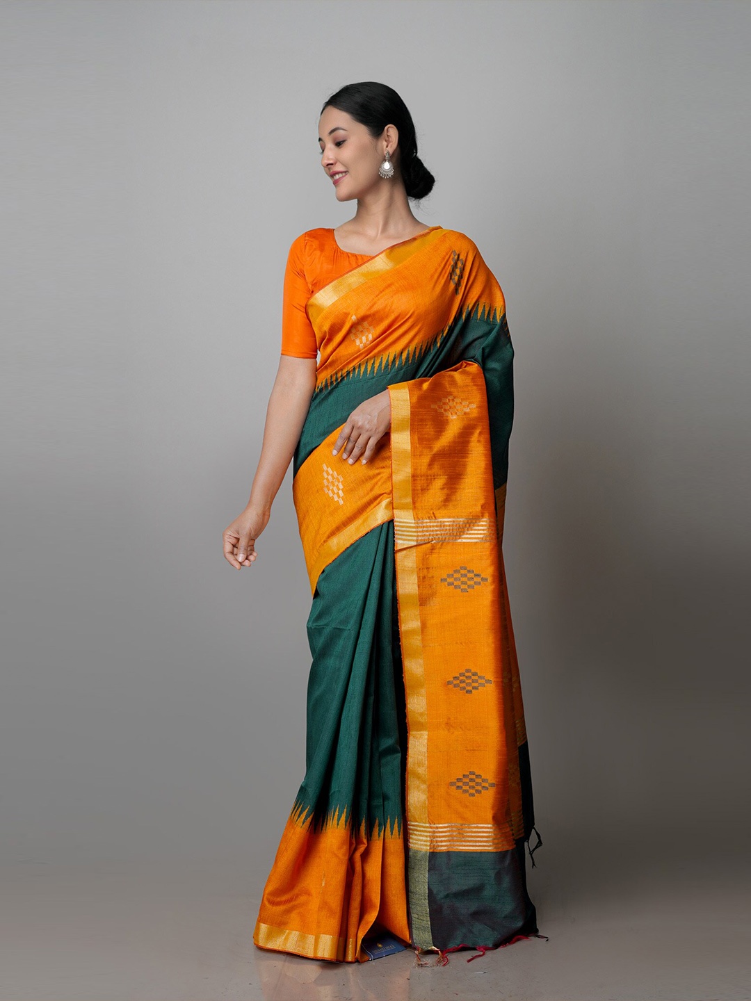 

Unnati Silks Ethnic Motifs Zari Silk Blend Jamdani Saree, Green