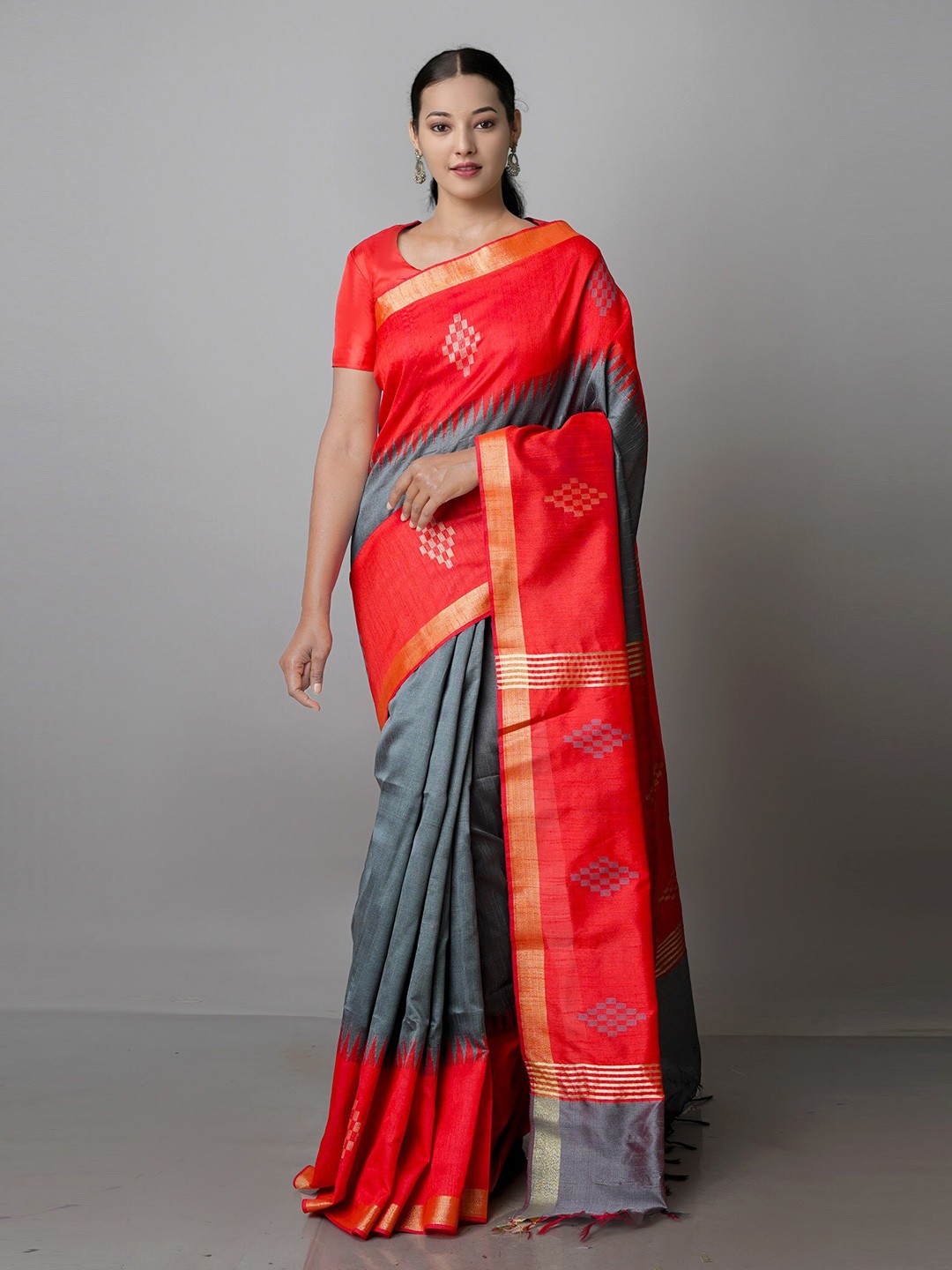

Unnati Silks Zari Silk Blend Jamdani Saree, Grey