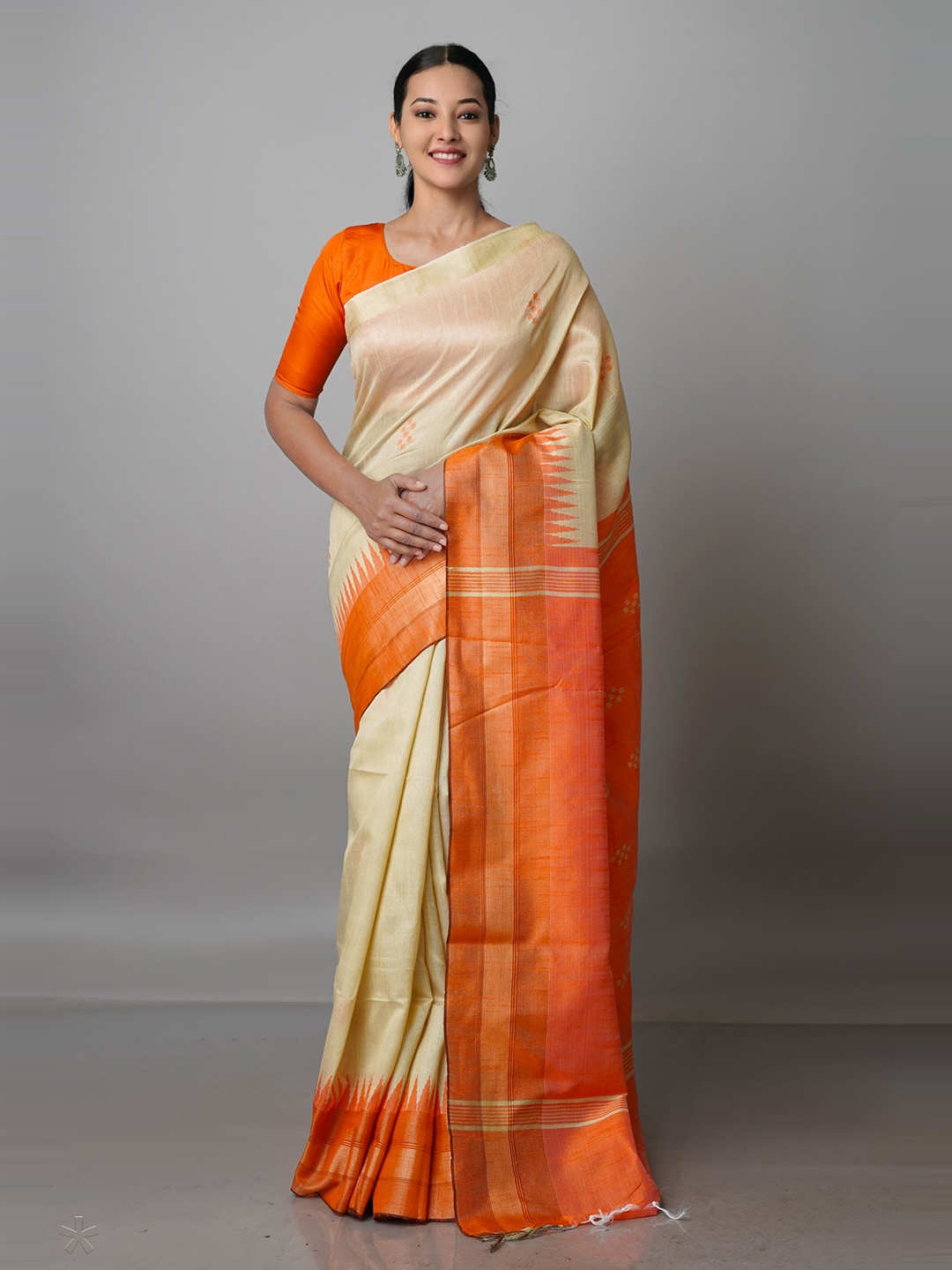 

Unnati Silks Cream-Coloured & Orange Woven Design Zari Silk Blend Jamdani Saree