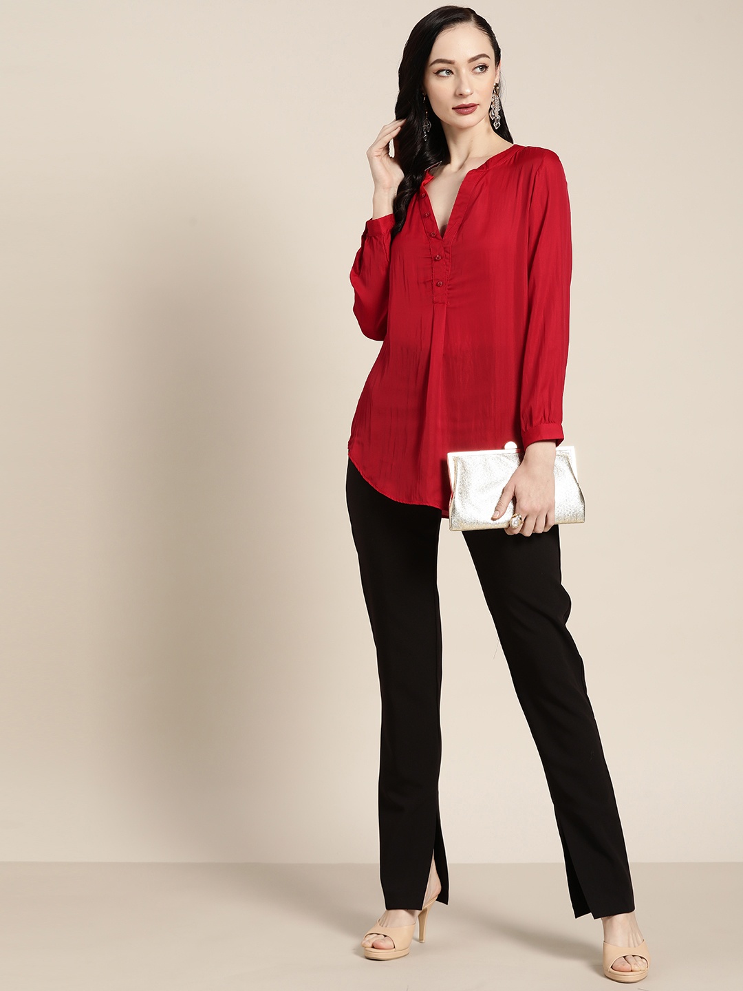 

Qurvii Red Mandarin Collar Top