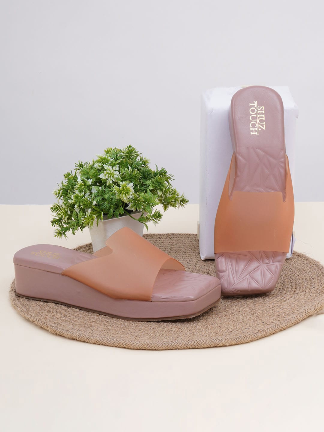 

SHUZ TOUCH Flatform Wedges Heel, Peach