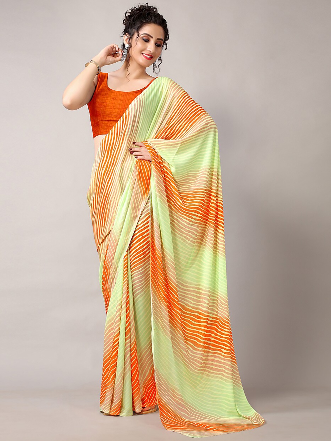 

HRITIKA Leheriya Printed Saree, Green