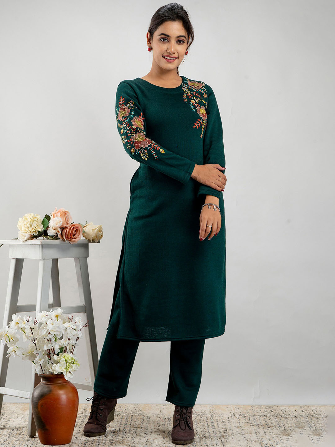

SUTI Floral Embroidered Pure Wool Kurta with Trousers, Green