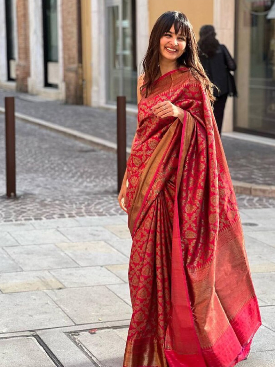 

TIEXA Woven Design Zari Pure Silk Banarasi Saree, Red
