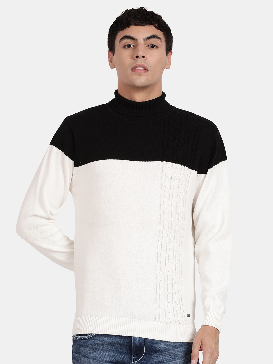 

t-base Men Colourblocked Cotton Pullover, Off white