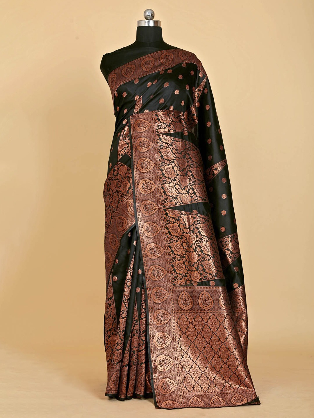 

BESUCHER Paisley Zari Silk Blend Kanjeevaram Saree, Black