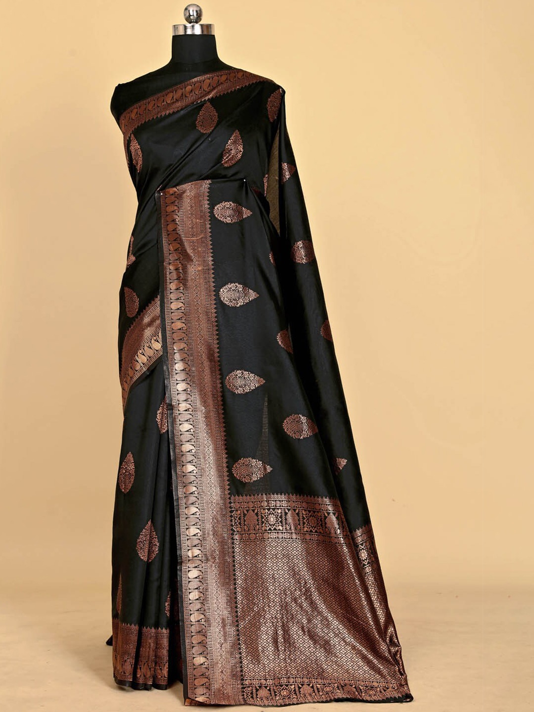 

BESUCHER Woven Design Zari Silk Blend Kanjeevaram Saree, Black