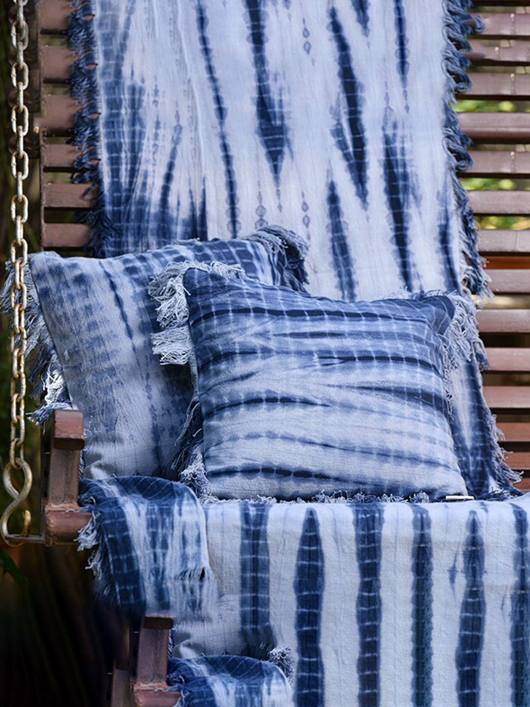 

THE SEWING CREST Blue & White Abstract Square Cushion Cover