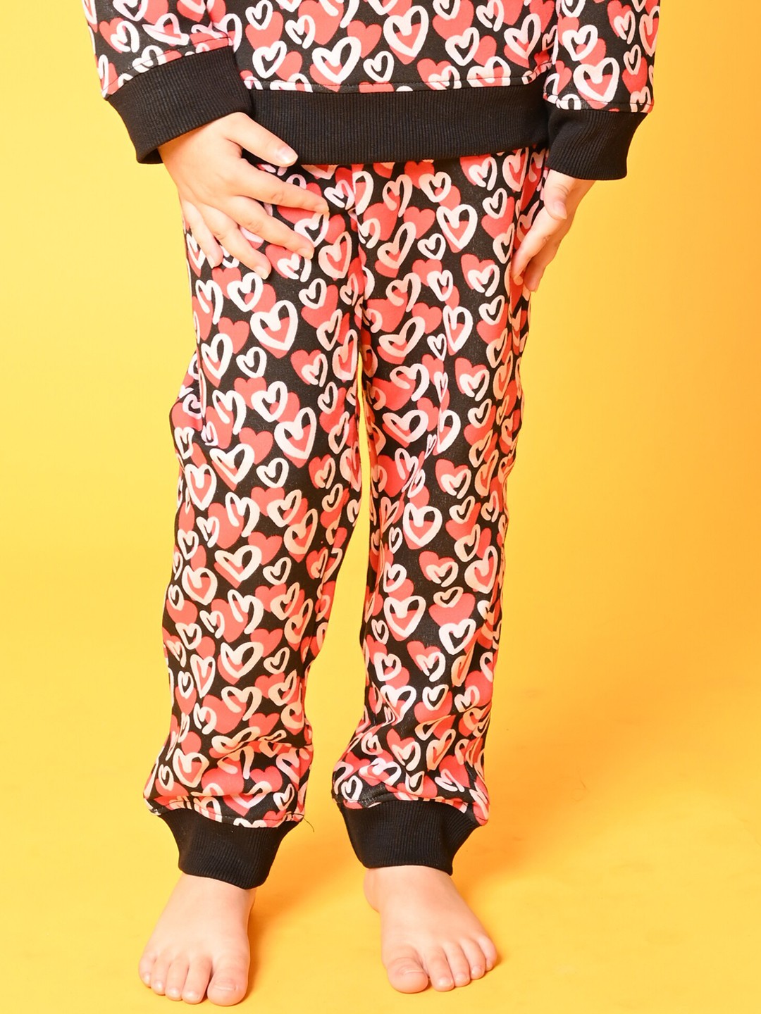 

Anthrilo Girls Hearts-Printed Relaxed-Fit Fleece Joggers, Black