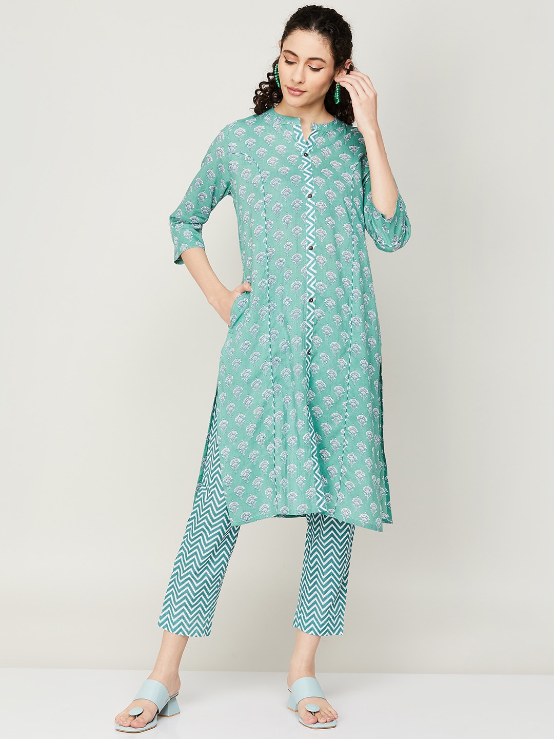 

Melange by Lifestyle Women Blue Floral Printed Pure Cotton Kurta with Trousers