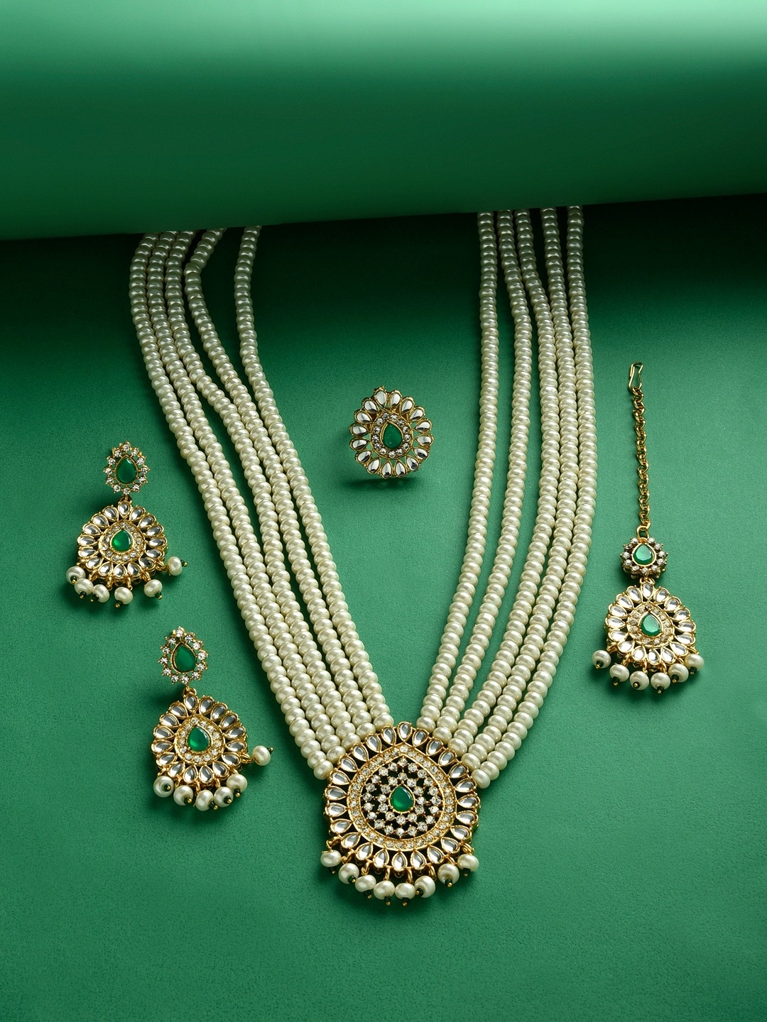 

Zaveri Pearls Gold-Plated Kundan Studded & Pearl Beaded Jewellery Set