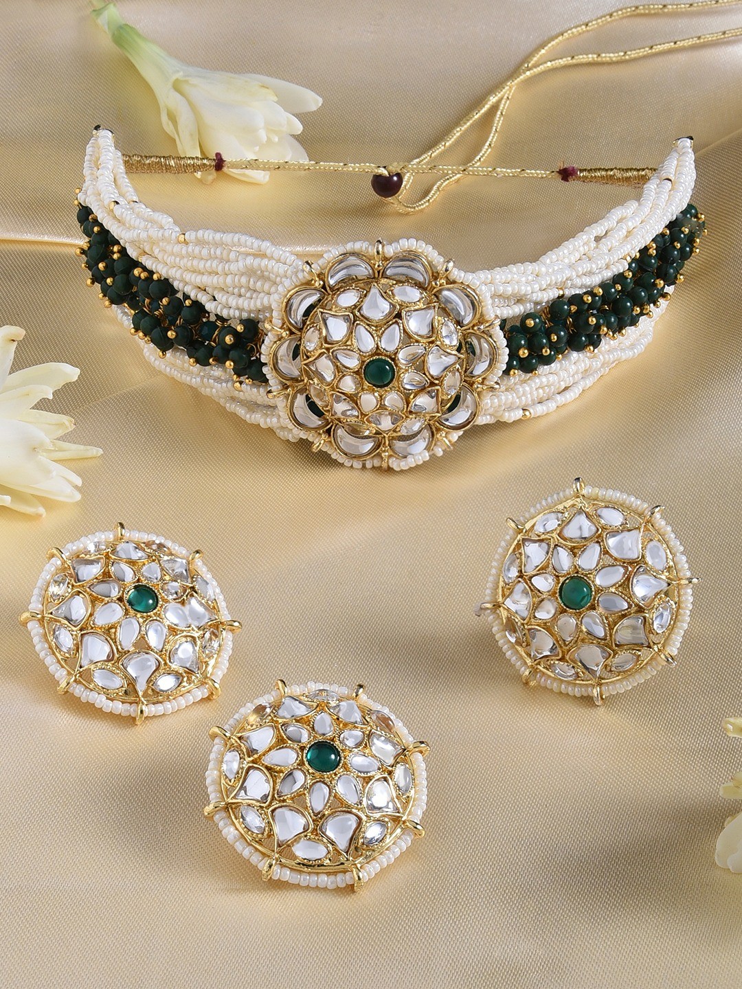

Zaveri Pearls Gold-Plated Kundan-Studded & Pearl Beaded Jewellery Set
