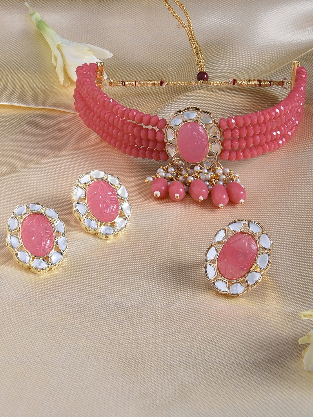 

Zaveri Pearls Gold-Plated Kundan-Studded & Pearl Beaded Jewellery Set