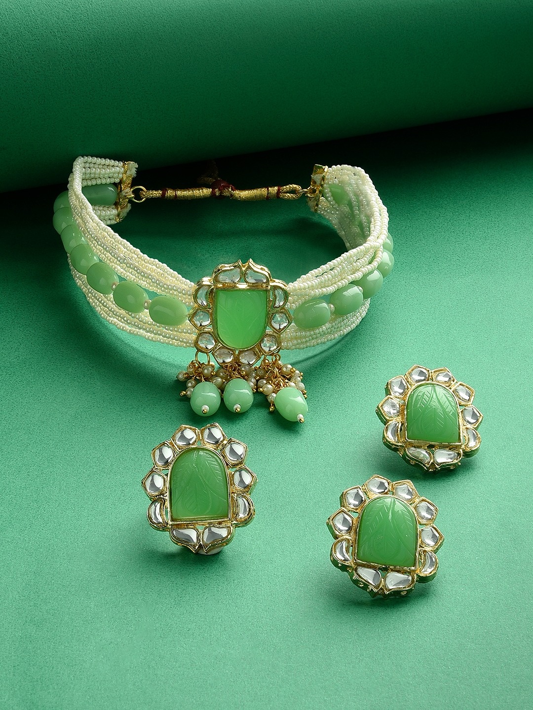 

Zaveri Pearls Gold-Plated Kundan-Studded & Pearl Beaded Jewellery Set
