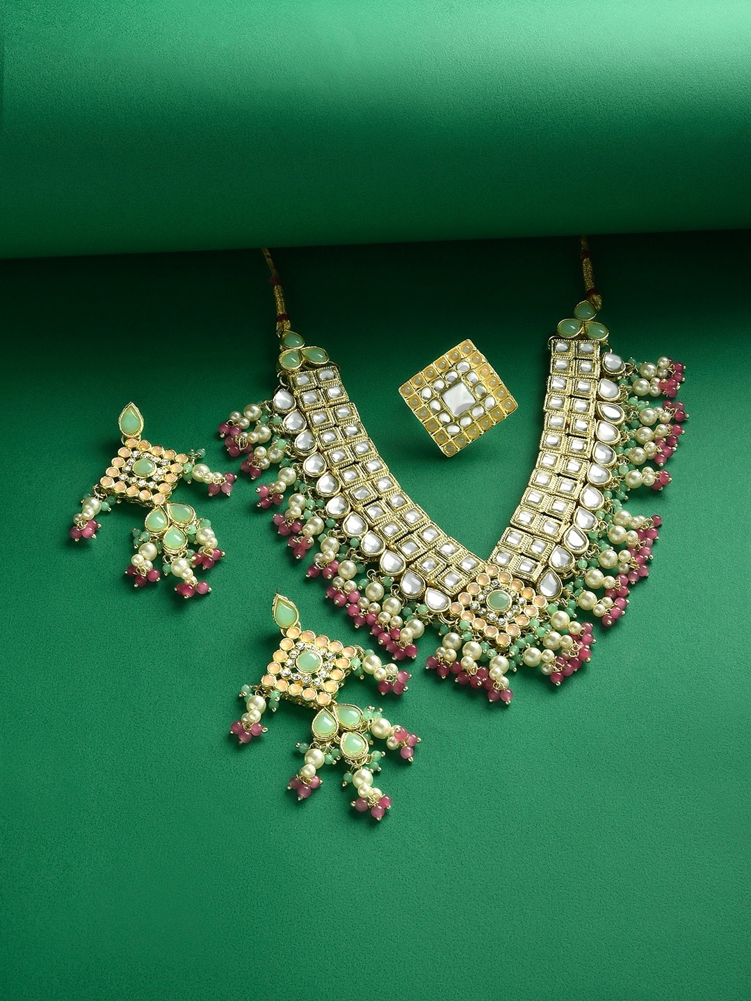 

Zaveri Pearls Gold-Plated Kundan-Studded & Pearl Beaded Jewellery Set