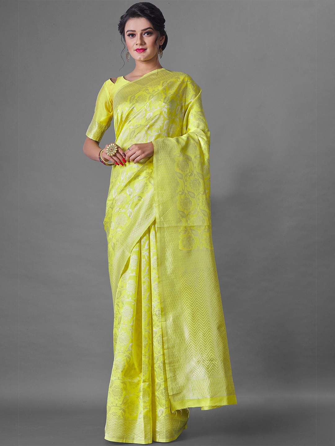 

Fashion Booms Floral Zari Silk Blend Banarasi Saree, Lime green