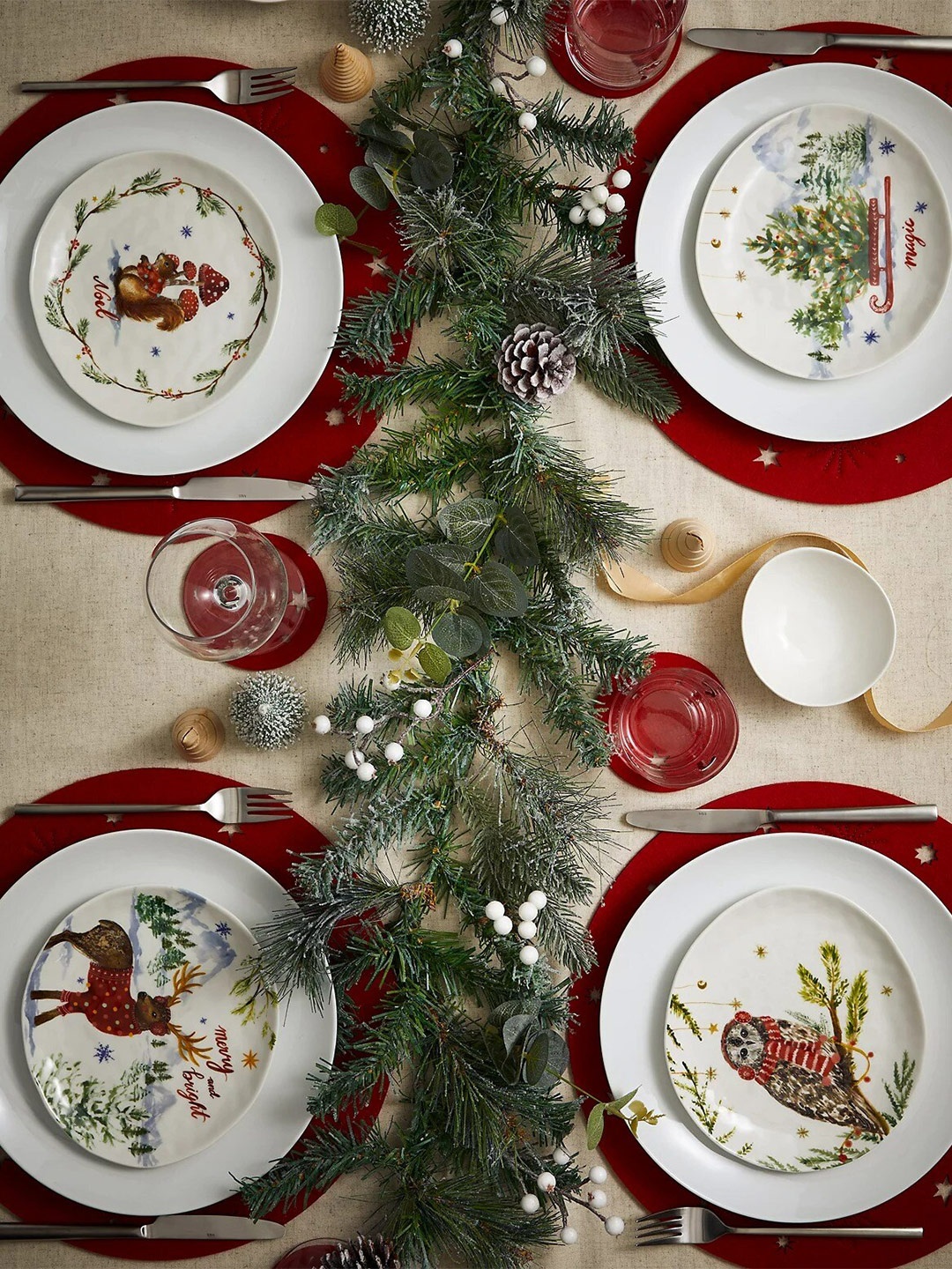

Marks & Spencer White & Green Set of 4 Xmas Printed Bone China Glossy Plates