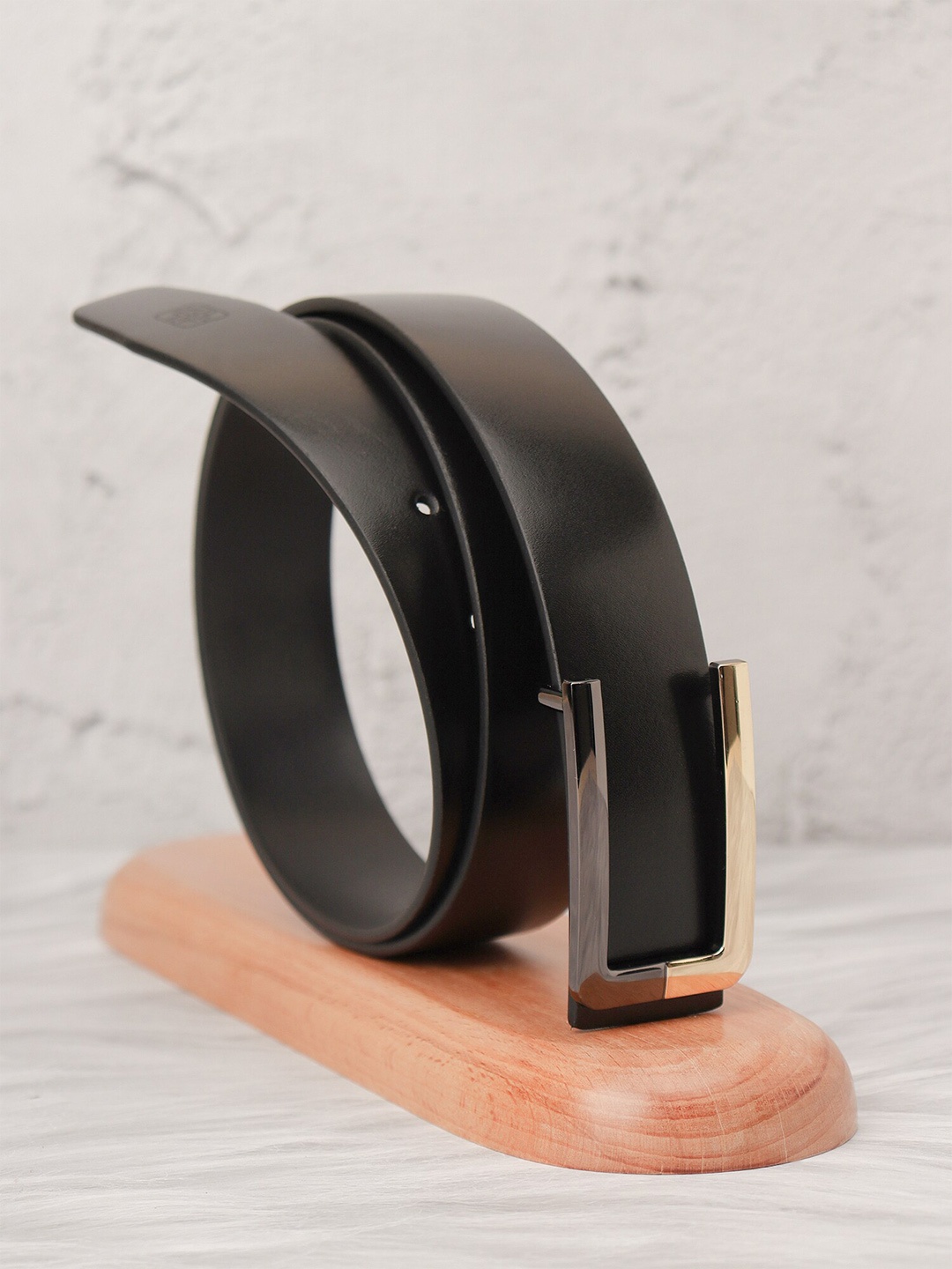 

Carlton London Men Leather Belt, Black