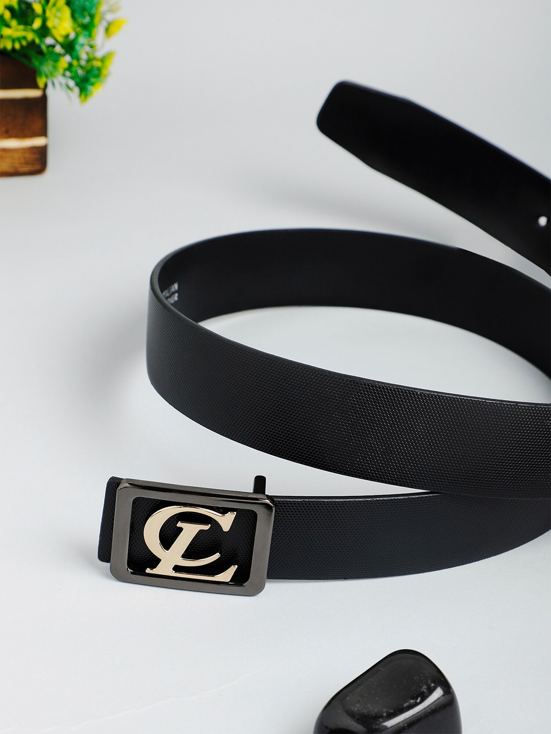 

Carlton London Men Push Pin Textured Leather Belt, Black