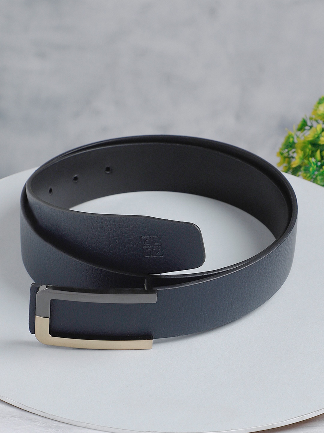 

Carlton London Men Push Pin Textured Leather Belt, Black